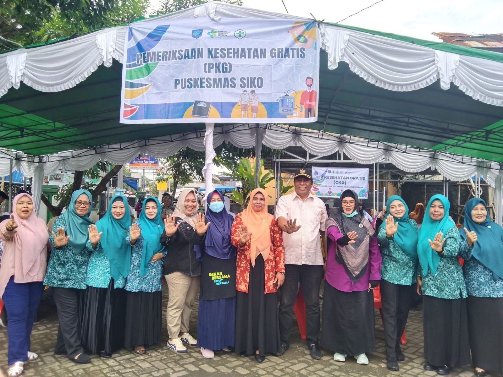 Gebrak Pemeriksaan Gratis di Kantor Camat Ternate Utara Bersama PKK Kota Ternate Tim PKG Puskesmas Siko